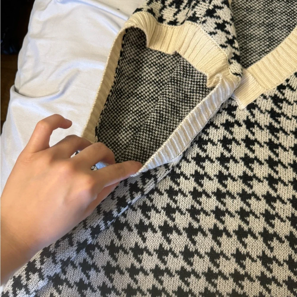 Bundle of two sweater vests - Picture 6 of 10